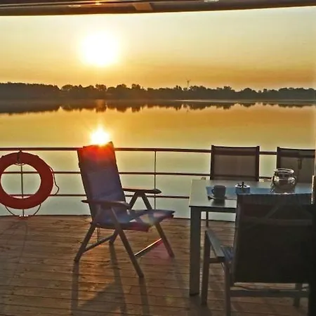 Botel Hausboot Am Xantener Nordsee *